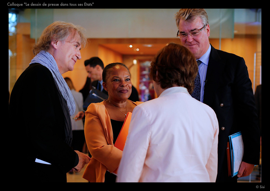 Plantu, Christiane Taubira (Garde des Sceaux) et Jean-Paul Delevoye (président du CESE) – © Sisi