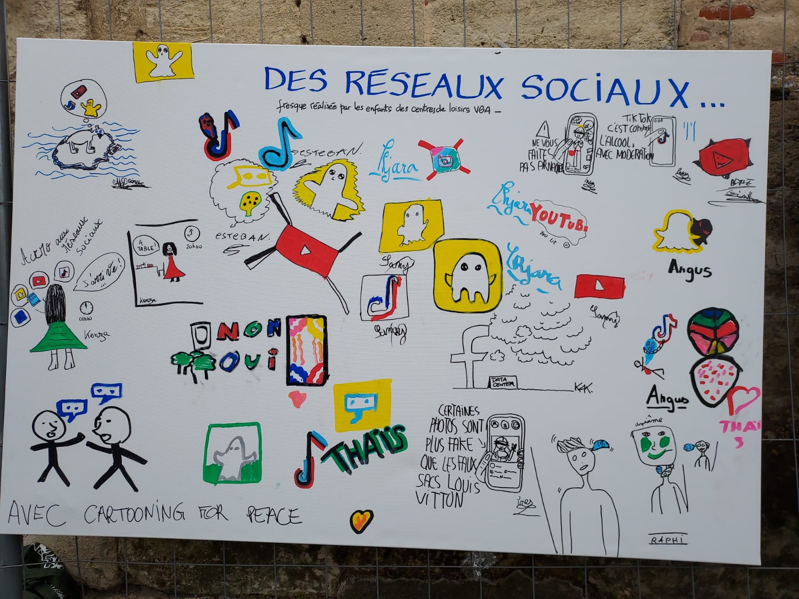 Fresque co-réalisée par les dessinateurs et les jeunes sur les réseaux sociaux